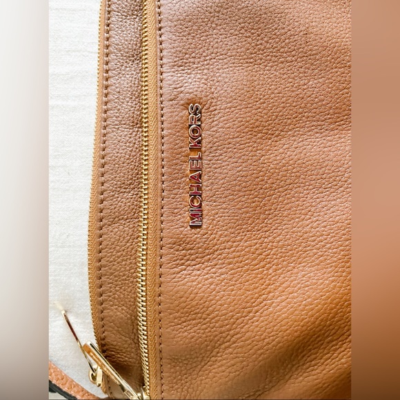 Michael Kors crossbody purse - Picture 6 of 14